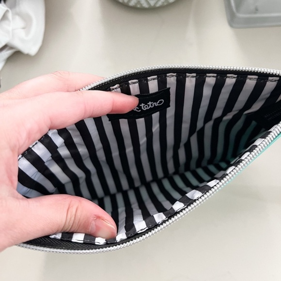 MARC TETRO Bulldog Green Wristlet Zippered Pouch - Picture 3 of 3